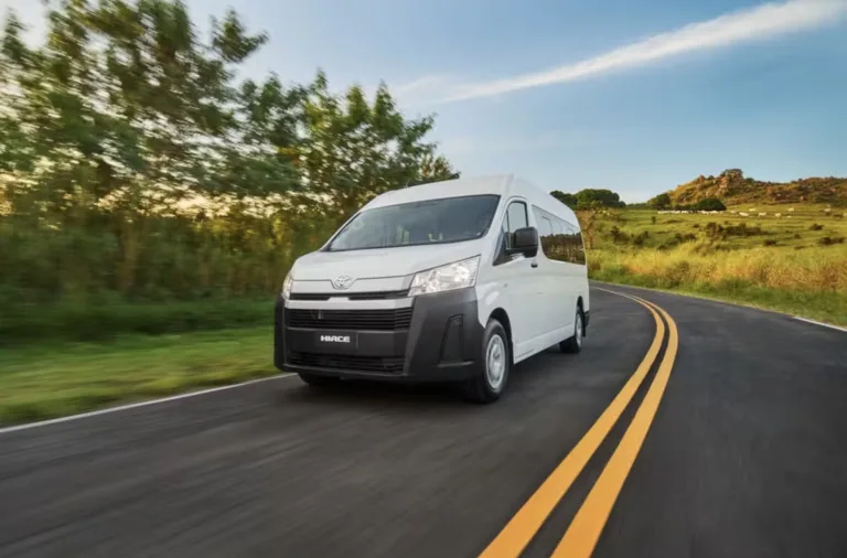 Toyota Hiace chega ao Brasil com motor da Hilux e mira rivais de peso