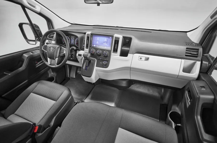 O consumo de 8,5 km/l na cidade e 9,8 km/l em rodovias resulta em autonomia que varia de 595 km no uso urbano a 686 km no ciclo rodoviário.