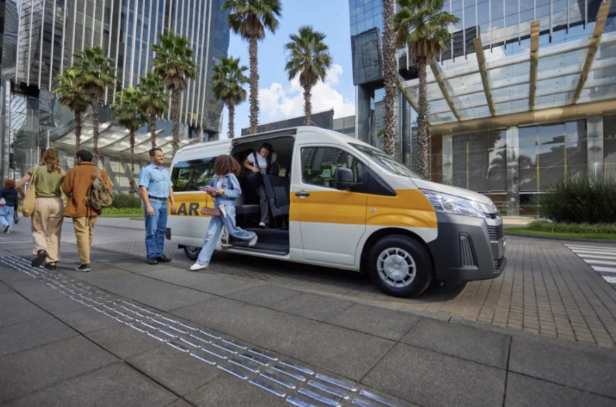 O motor 2.8 turbodiesel com 174 cv e torque de 45,8 kgfm garante desempenho suficiente para uso rodoviário e urbano, priorizando força em vez de esportividade.