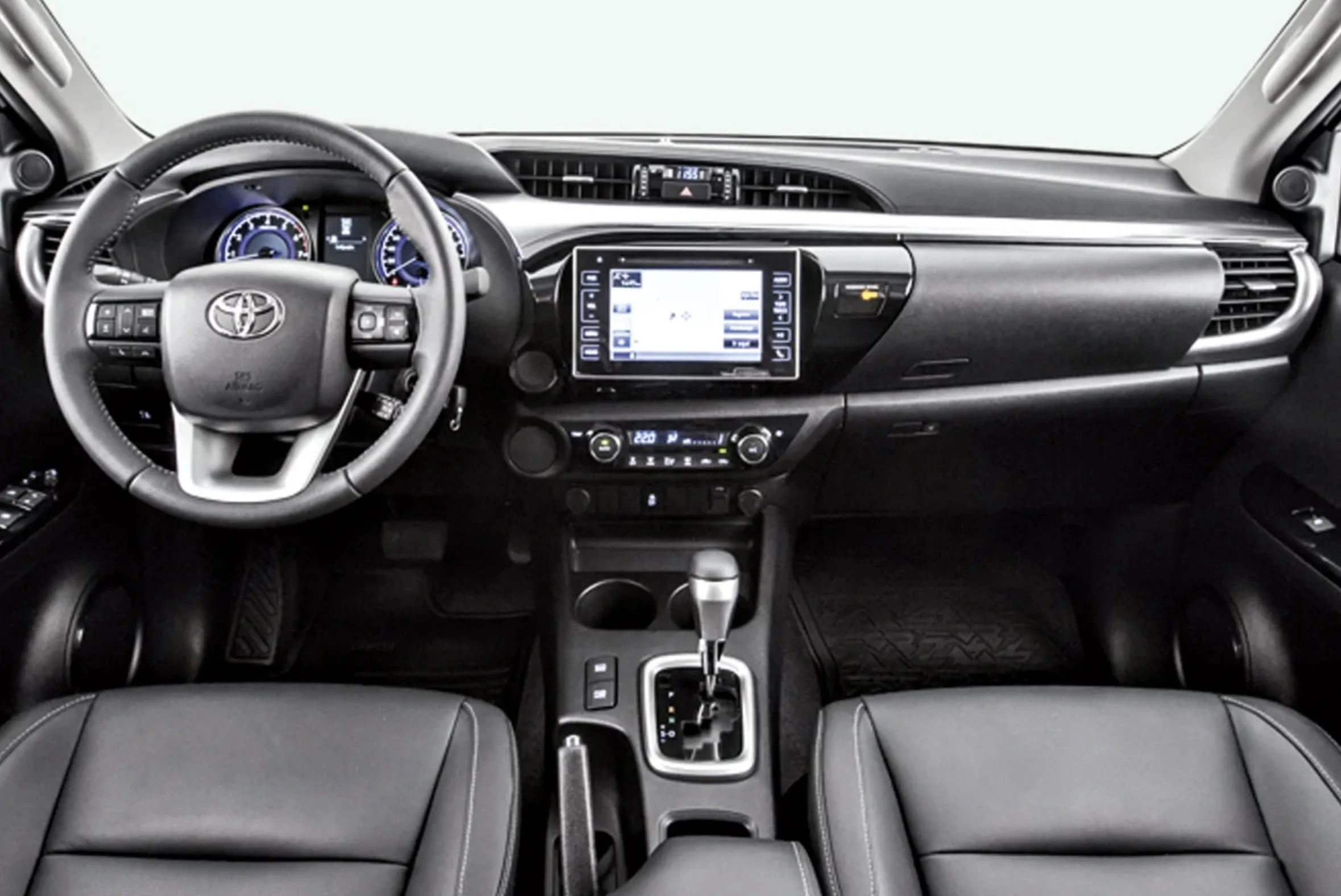 A tração integral temporária com câmbio automático de 6 marchas e direção hidráulica tornam a condução prática, mesmo em terrenos exigentes.