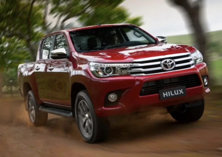 Toyota Hilux SR 2.8 Turbo Diesel 4×4 AT CD 2018: Preço, Ficha técnica, Consumo, Equipamentos e Fotos; cabine dupla leva 5 pessoas e tem caçamba de 1.000 litros