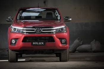 Toyota Hilux SR 2.8 Turbo Diesel 4×4 AT CD 2018: Preço, Ficha técnica, Consumo, Equipamentos e Fotos; cabine dupla leva 5 pessoas e tem caçamba de 1.000 litros