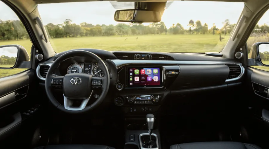 O câmbio automático de seis marchas com tração integral temporária proporciona facilidade no dia a dia, assegurando trocas suaves e dirigibilidade confortável em diferentes usos.