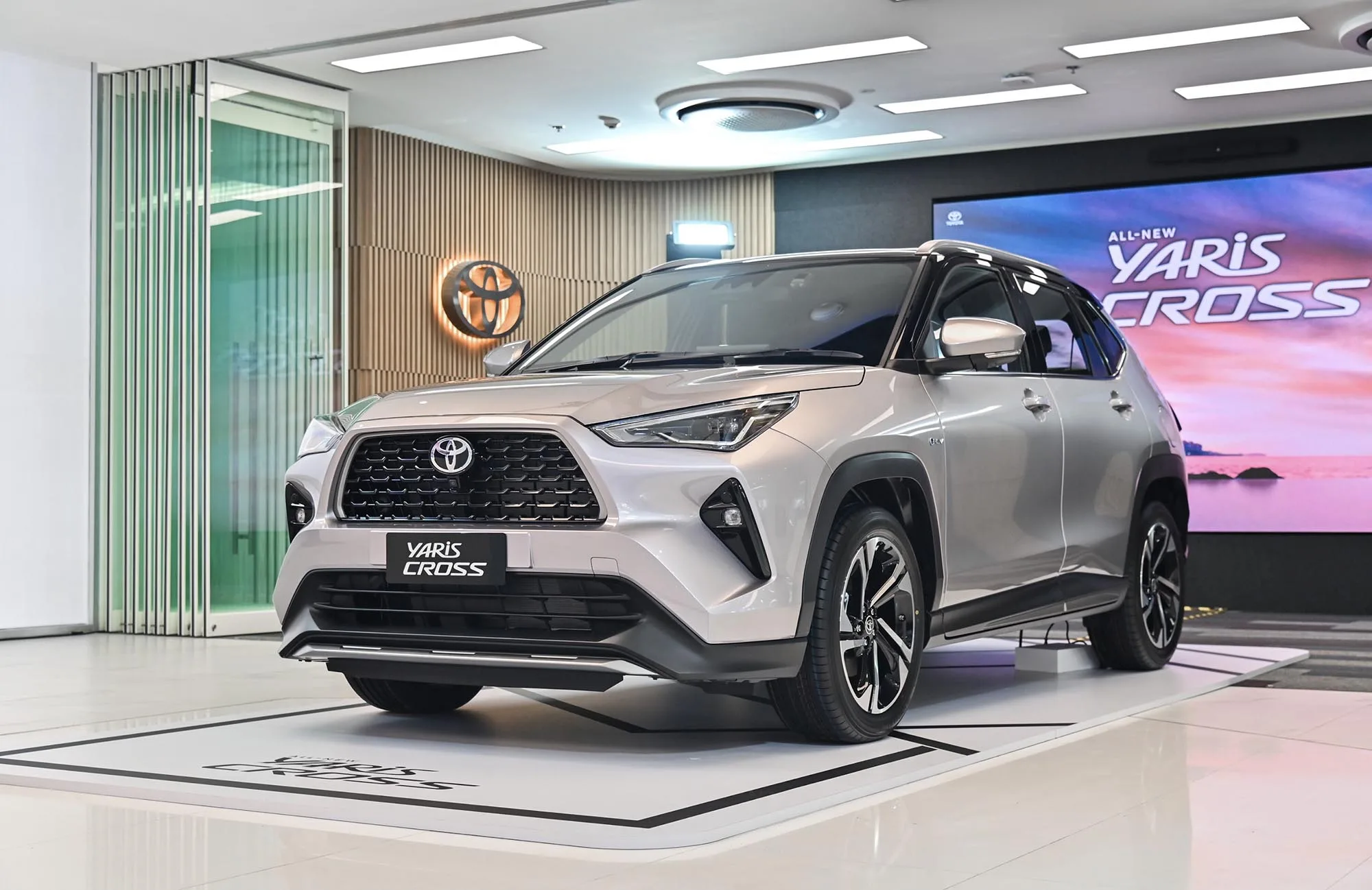 Toyota Yaris Cross XRE Hybrid 1.5 2026: Preço, Ficha técnica, Consumo ...