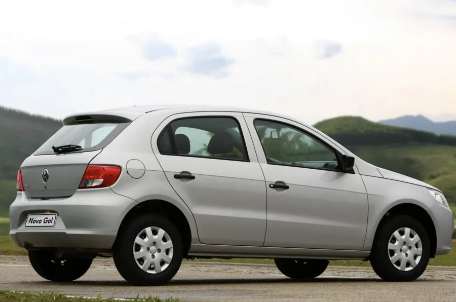 Consumo urbano de 7,4 km/l no álcool e até 14,1 km/l na gasolina, com tanque de 55 litros, garantindo autonomia de até 776 km.