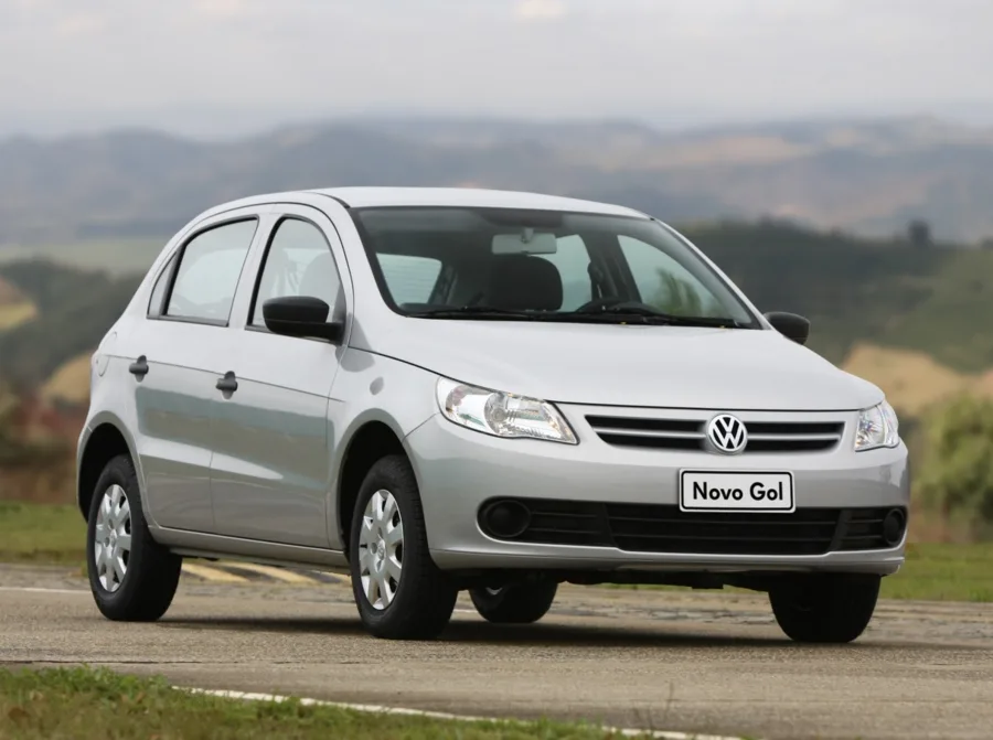 Volkswagen Gol 1.6 2010: Preço, ficha técnica, consumo, equipamentos e fotos; hatch compacto anda bem na cidade e encara viagens curtas com folga