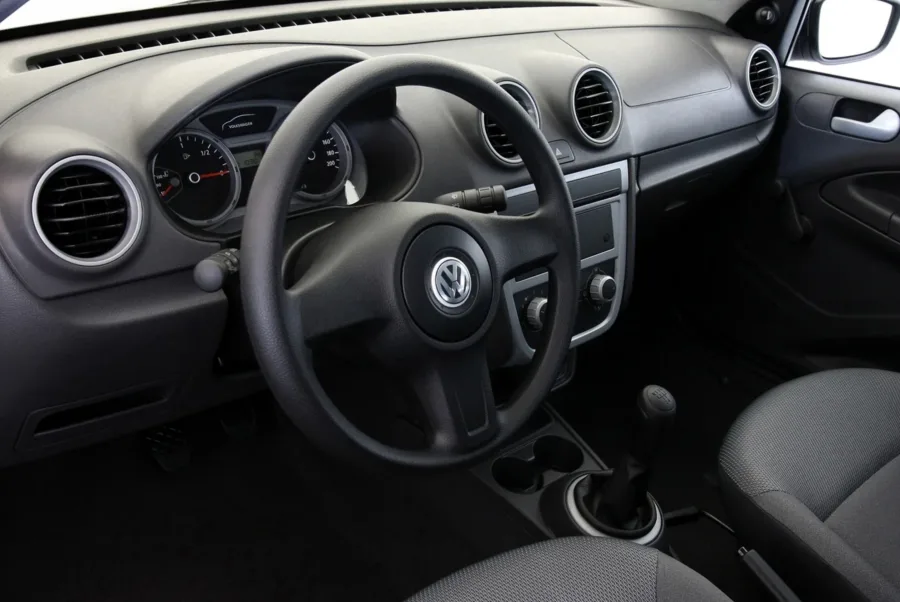 Câmbio manual de 5 marchas MQ200 com tração dianteira. Direção hidráulica com diâmetro de giro de 10,4 m facilita manobras.