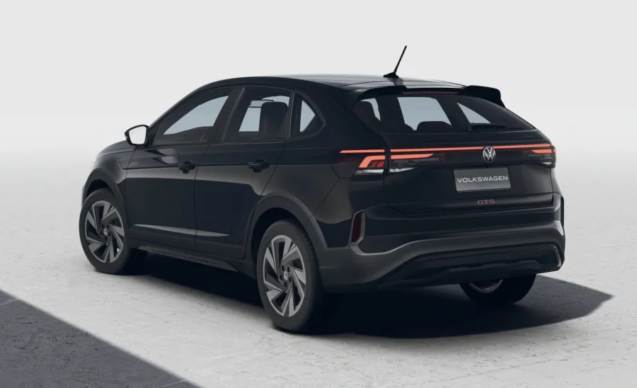 Entre os pontos negativos estão o espaço traseiro limitado, a suspensão firme em pisos irregulares e desempenho abaixo de alguns rivais.