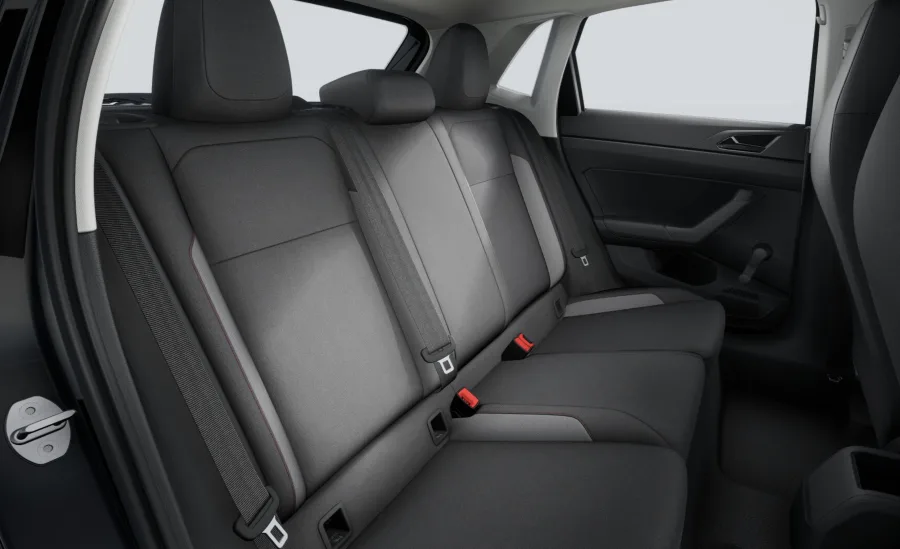 No interior, o modelo oferece ergonomia correta, ar-condicionado, direção elétrica e volante ajustável, mantendo o conforto necessário para o dia a dia.