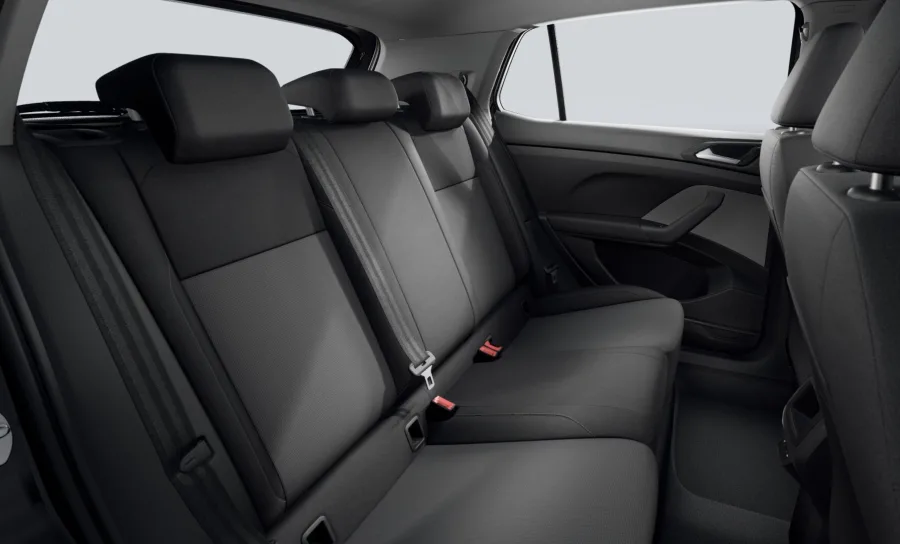 O pacote de segurança inclui seis airbags, controle de estabilidade, frenagem automática e obteve nota máxima no Latin NCAP em 2026.