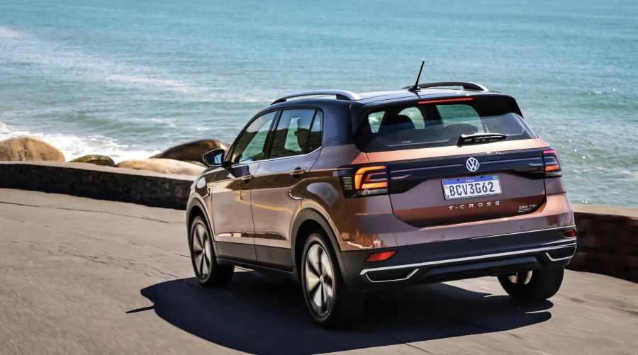 Consumo médio de 7,7 km/l no etanol e 13,2 km/l na gasolina; tanque de 52 litros garante autonomia máxima de 686 km, bom para longas viagens.