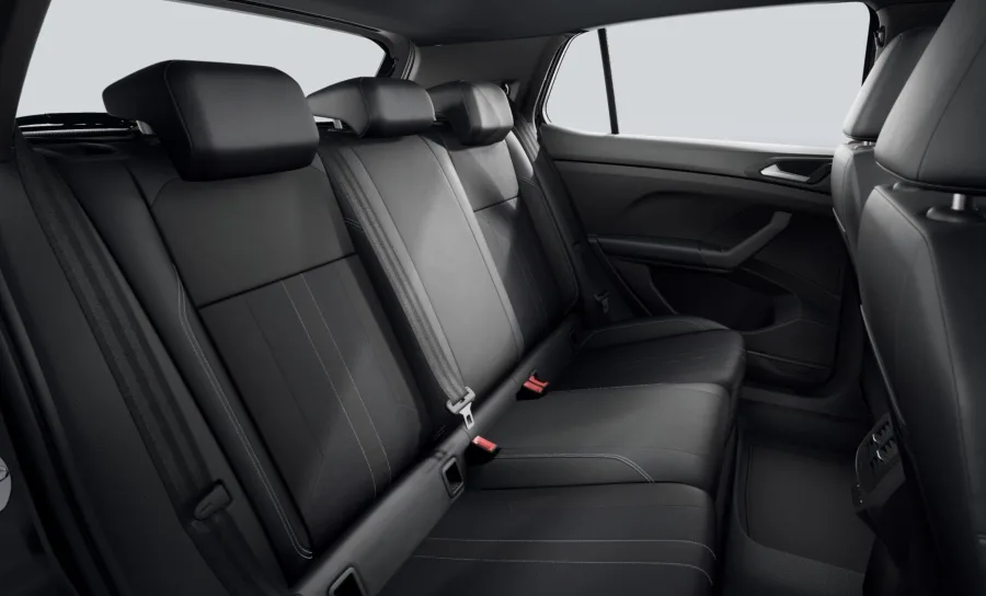 Em segurança, conta com seis airbags, controles de tração e estabilidade, frenagem automática de emergência, ISOFIX e sistemas opcionais de assistência ao condutor.