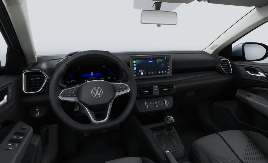 No interior, o modelo oferece ar-condicionado, direção elétrica, bancos reguláveis e porta-malas de 350 litros, atendendo bem famílias pequenas e jovens motoristas.