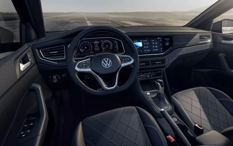 O câmbio automático de seis marchas com conversor de torque facilita o uso no trânsito, com trocas suaves e opção de marchas no volante, adequado ao cotidiano urbano.