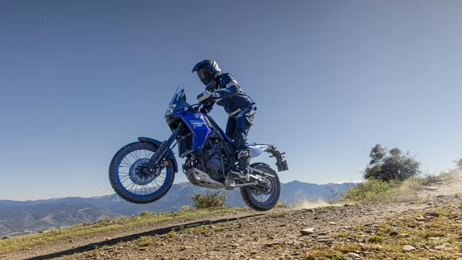 Yamaha Ténéré 700 2025 volta ao Brasil por R$ 72.990 com painel conectado e motor bicilíndrico