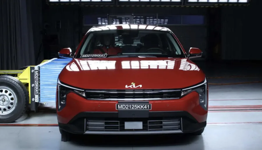 Kia K4 no crash test conquista nota máxima em segurança e pode chegar ao Brasil em breve