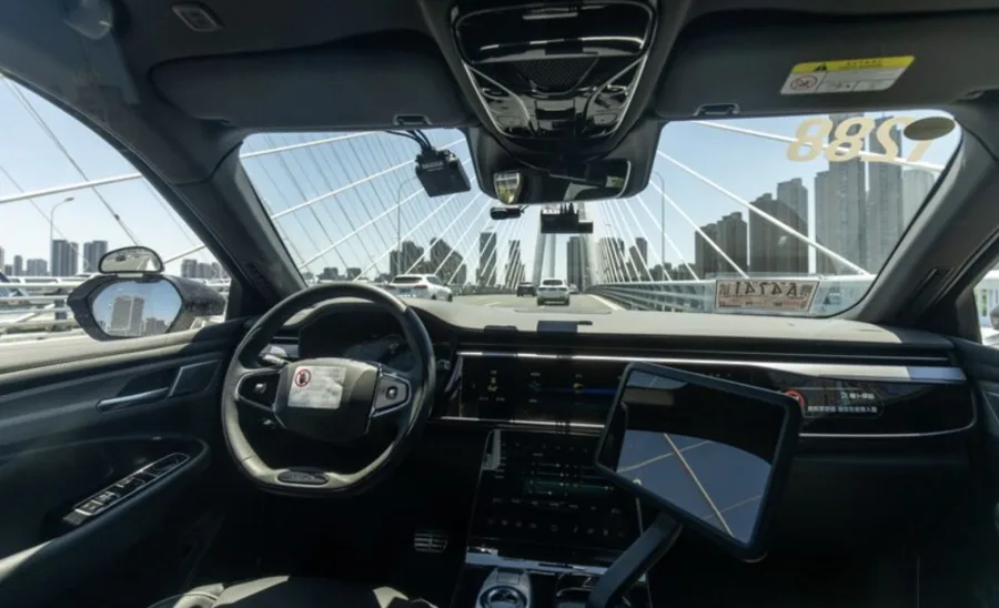 Uber: Motoristas de app ficam em alerta após empresa revelar frota autônoma inédita para 2026