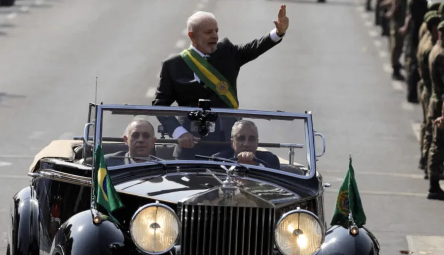 Desfile 7 de setembro Brasília 2025 AO VIVO reúne 50 mil pessoas sob forte esquema de segurança e presença de carros históricos do Brasil