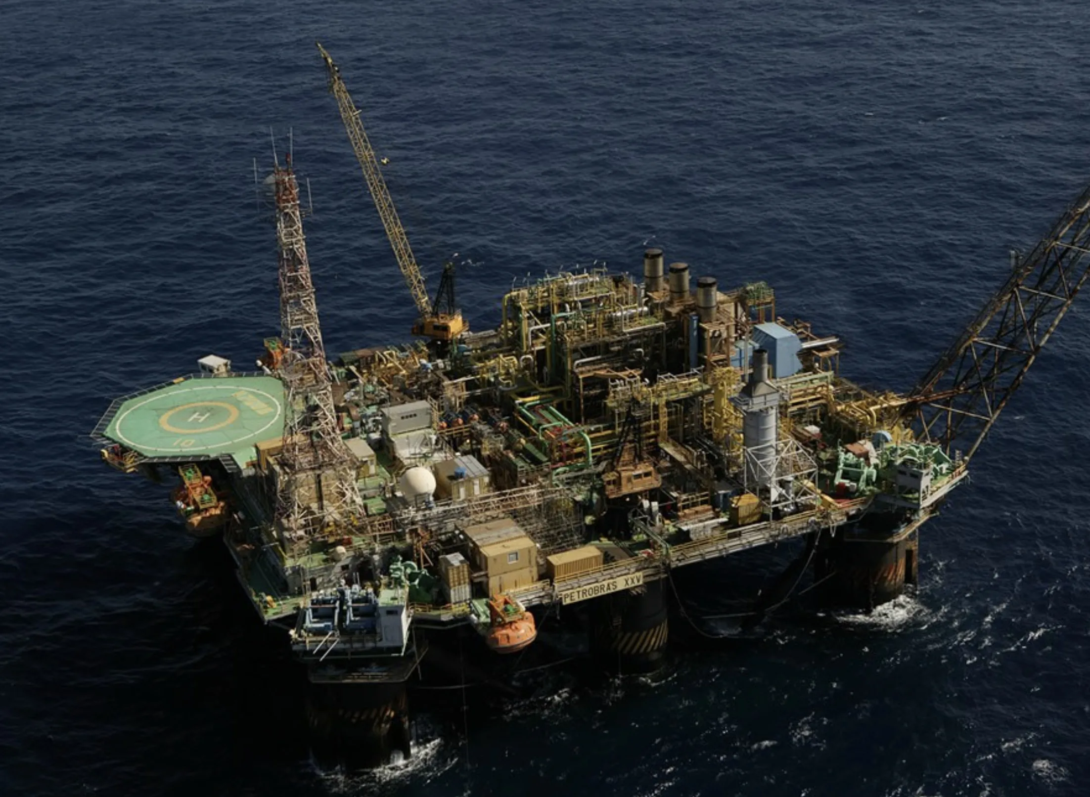 Quantas plataformas de petróleo tem no Brasil? Petrobras lidera com mais de 50 unidades de produção
