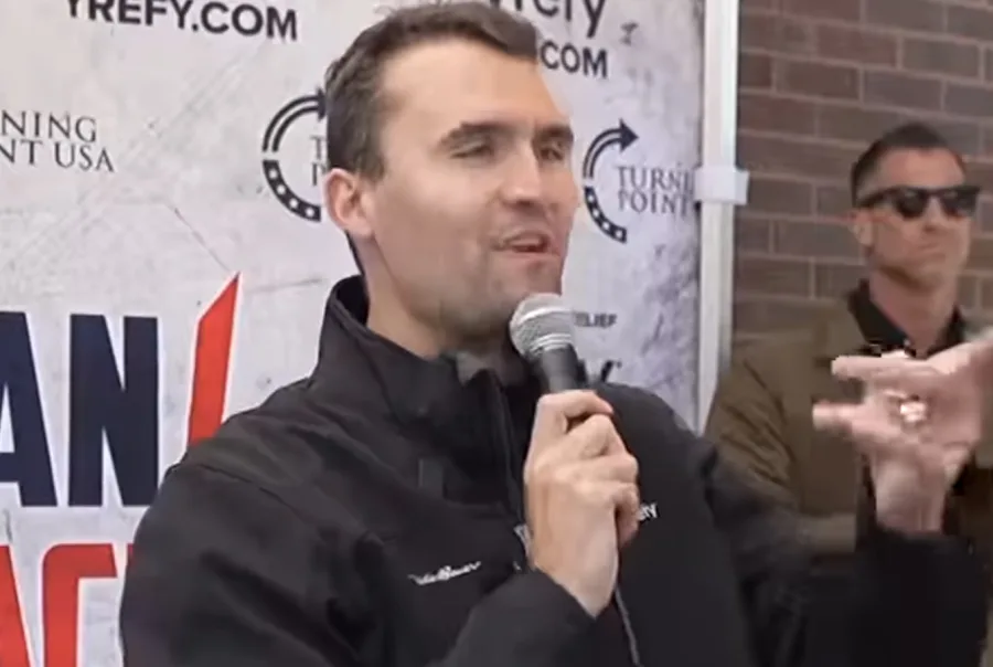 Charlie Kirk baleado em universidade nos EUA expõe tensão política no governo Trump