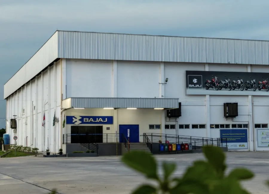 Em pouco mais de um ano, a operação já entregou 28 mil motos. Entre janeiro e agosto de 2025, foram 19.545 unidades, mostrando ritmo de crescimento acelerado.