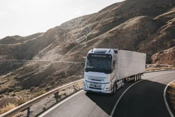 Volvo conquista marco de 1 milhão de caminhões conectados e redefine futuro do transporte global