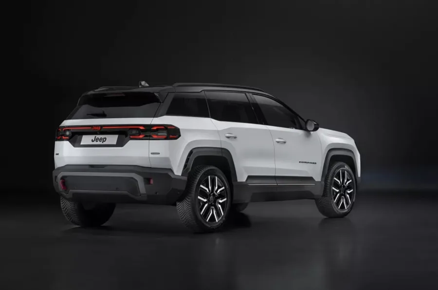 O Compass 2028 será o primeiro Jeep produzido no Brasil com a plataforma STLA Medium, inaugurando a nova fase de eletrificação da Stellantis no país.
