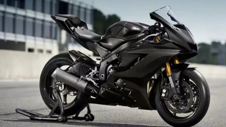 Yamaha YZF-R6 2026 chega às pistas e reforça legado de desempenho radical