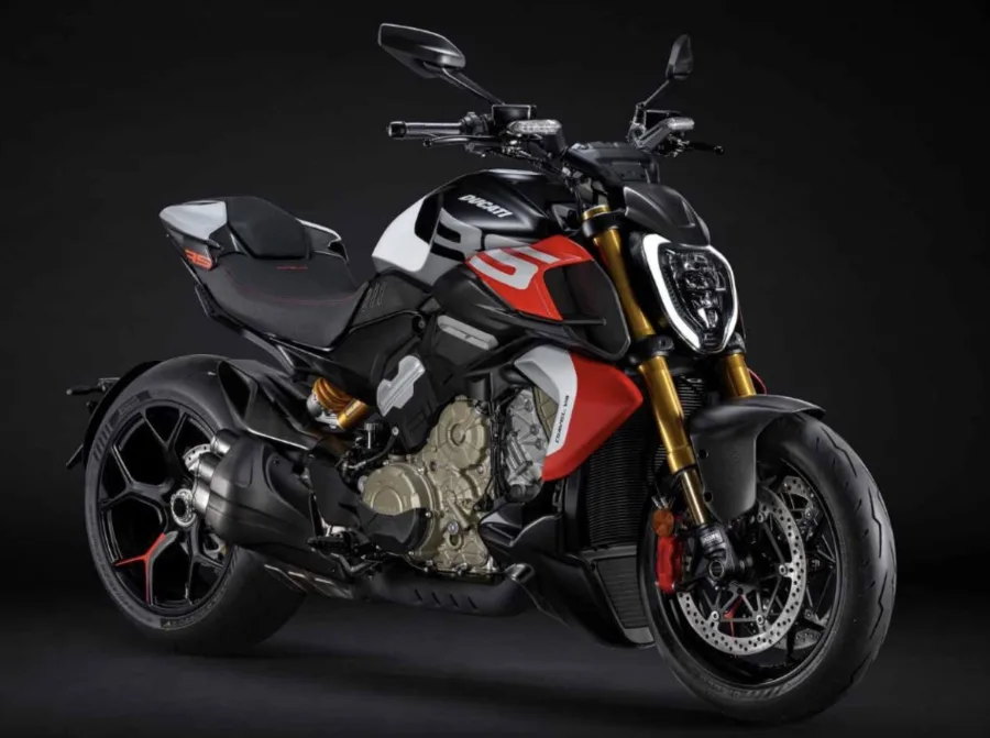 Ducati Diavel V4 RS 2025 desafia limites com aceleração recorde em 2,52s