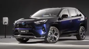 Toyota GR Corolla e RAV4 vão passar por recall no Brasil por falha em painel