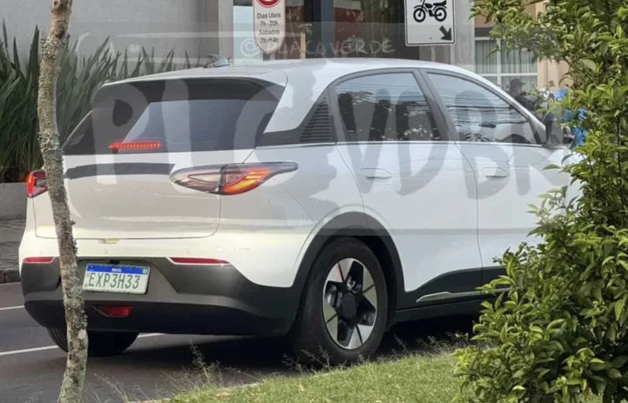 BYD Dolphin tem um novo rival no Brasil: Geely EX2 2025 elétrico é flagrado em testes