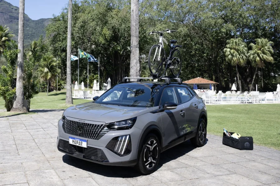 Peugeot 208 e 2008 híbridos ganham acessórios originais com foco em tecnologia e personalização