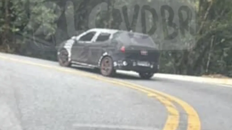 Hyundai HB20 2026 é flagrado com visual futurista, mais tecnologia e espaço no Brasil