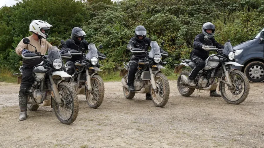 Royal Enfield Himalayan 450 reforça tradição militar com exército britânico em 2025