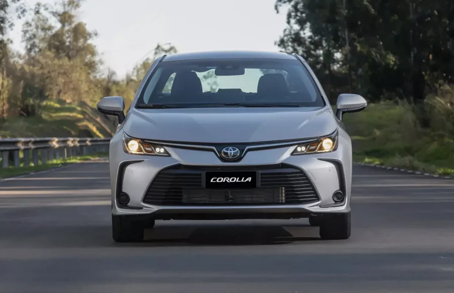 Toyota Corolla 2026 tem alta de até R$ 2.900 e nova versão híbrida no Brasil