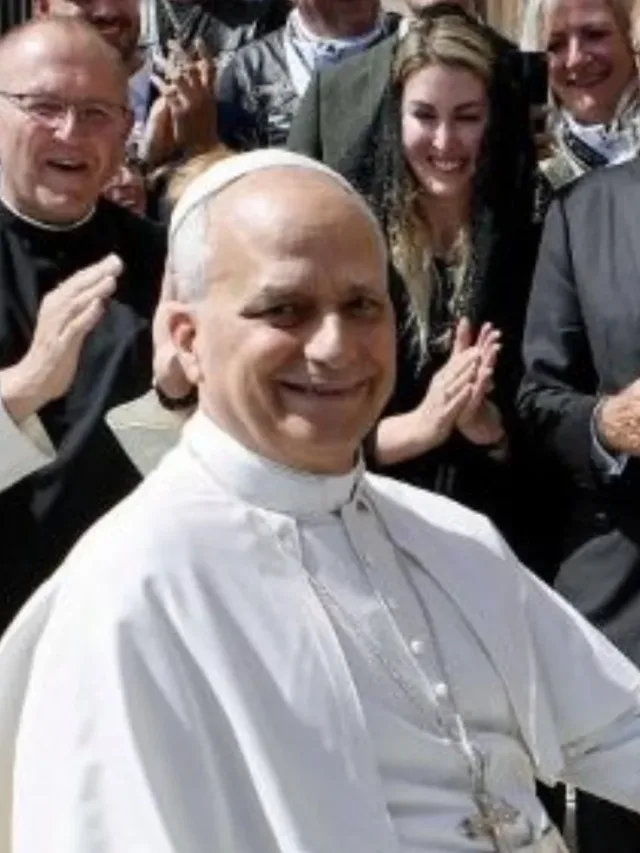 Papa Leão XIV abençoa moto que será leiloada para caridade