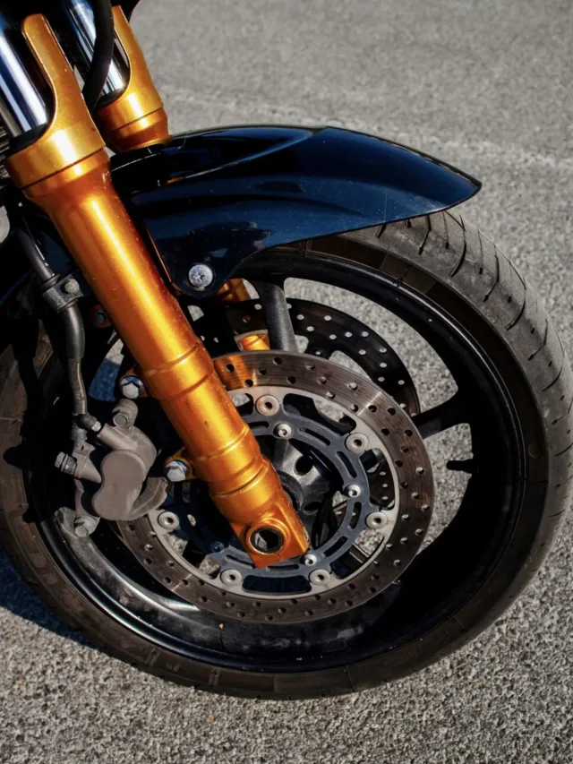 Como saber se devo trocar o pneu da moto?