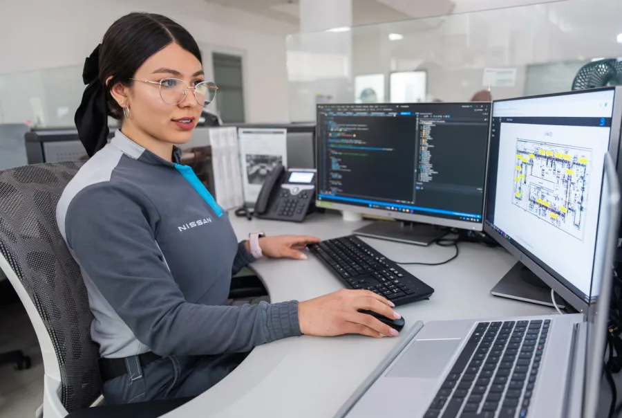 Mais de 20 líderes da Nissan foram treinados em Boston, no MIT, aprendendo pensamento estratégico e design thinking para a gestão digital das fábricas.