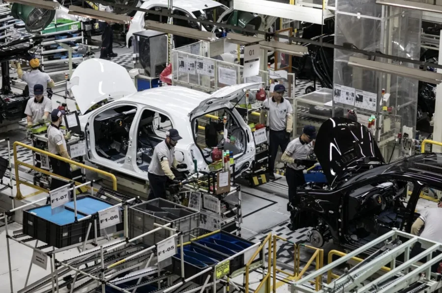 Fábrica de motores da Toyota em Porto Feliz foi destruída por um temporal com ventos de 90 km/h. A produção de veículos no Brasil foi suspensa por tempo indeterminado.