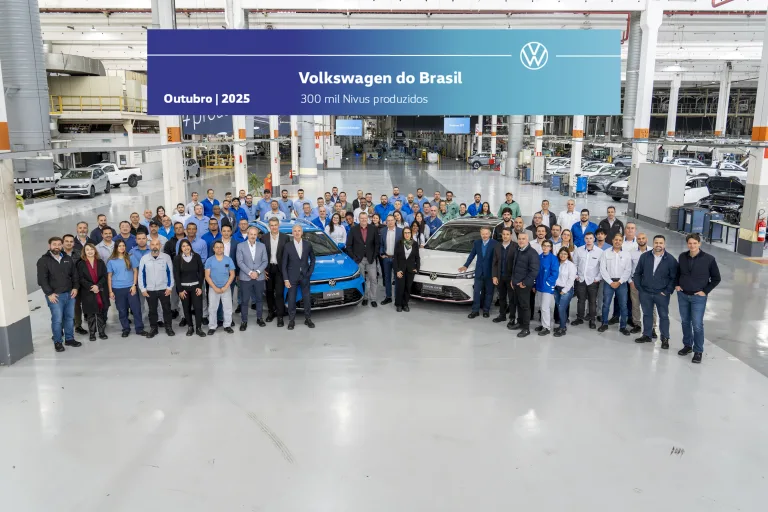 Volkswagen Nivus 2025 celebra marco de 300 mil unidades produzidas no Brasil
