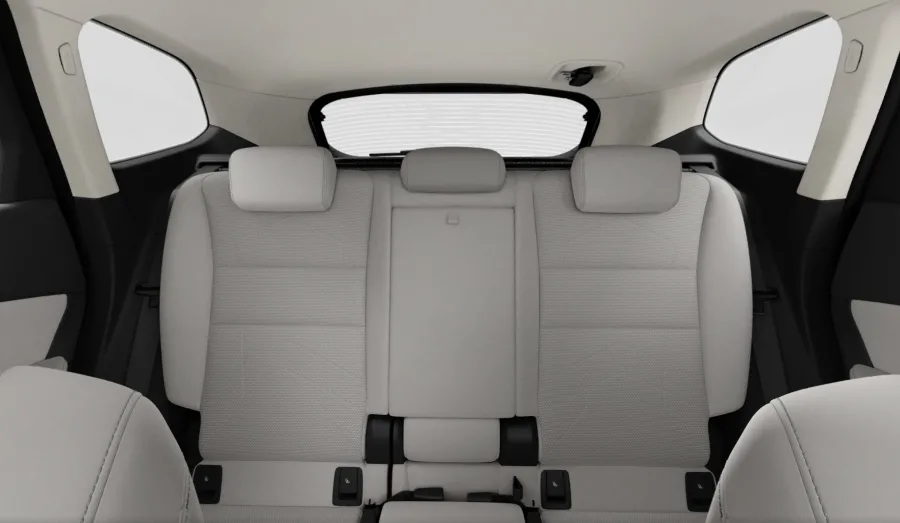 O interior oferece conforto para 5 ocupantes, bancos de couro com ajustes elétricos e memória, ar digital de duas zonas e porta-malas de 476 litros. A segurança inclui controle de estabilidade, airbags múltiplos e assistentes de condução.