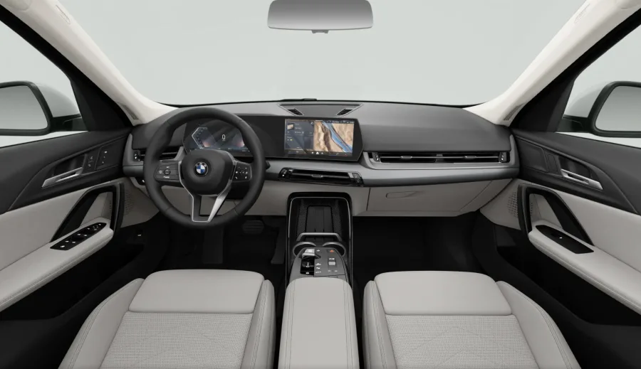 O câmbio automatizado de 7 marchas e dupla embreagem torna as trocas suaves e ágeis, favorecendo o uso cotidiano. A tração dianteira é eficiente e bem calibrada, garantindo dirigibilidade previsível e segura.