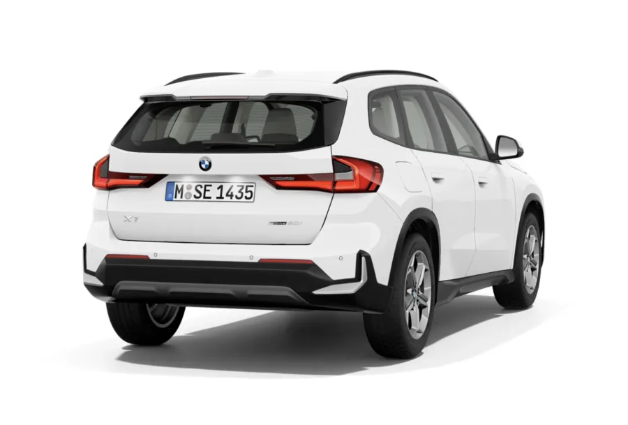 O consumo médio é de 10,5 km/l na cidade e 13,6 km/l na estrada, com tanque de 45 litros e autonomia de até 612 km. O sistema híbrido leve auxilia nas arrancadas e melhora discretamente a eficiência energética.