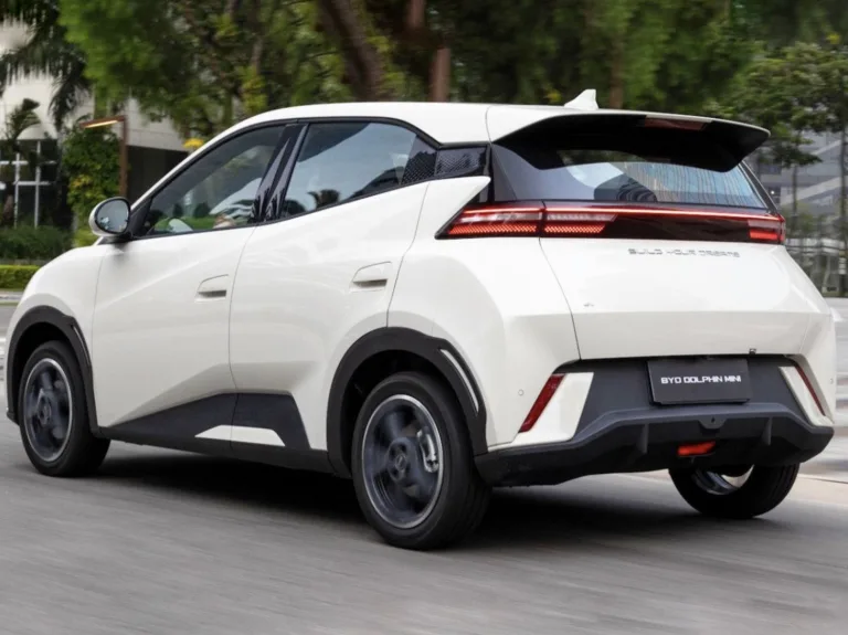 BYD confirma uso da IA DeepSeek até no Dolphin Mini, seu elétrico mais barato