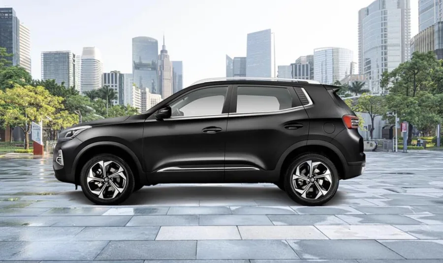 Com motor 1.5 turbo flex de 147 cv e torque de 21,4 kgfm, entrega bom desempenho com câmbio CVT de 9 marchas simuladas, ideal para uso diário e viagens leves.