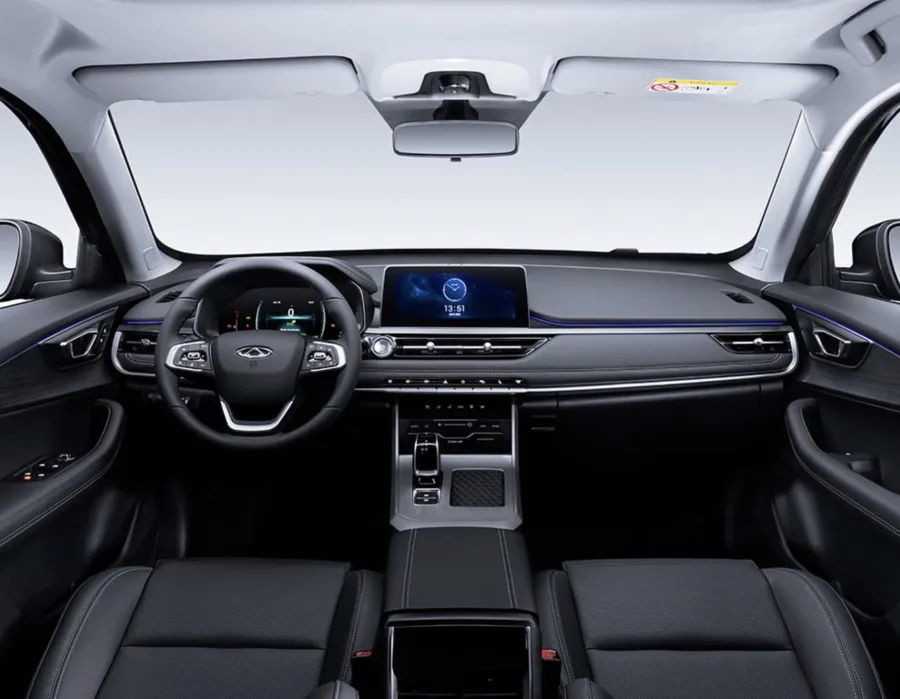 Câmbio CVT suave e direção elétrica facilitam o uso urbano, com trocas automáticas precisas e condução confortável mesmo em congestionamentos.