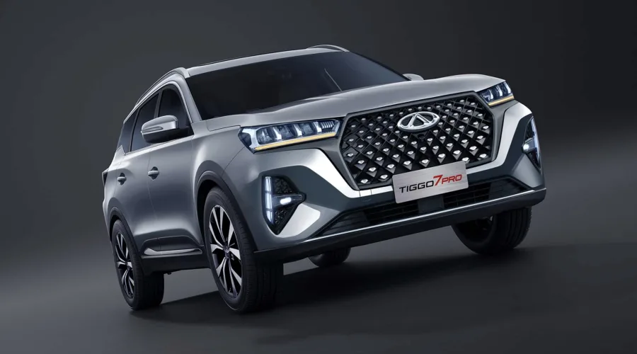 Com design atualizado e foco em tecnologia, o Tiggo 7 2026 reforça a presença da CAOA Chery no segmento de SUVs eletrificados e amplia seu apelo urbano.