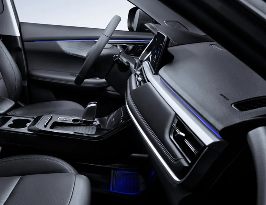 O câmbio automatizado de 7 marchas com dupla embreagem banhada a óleo garante trocas suaves, boa resposta e operação intuitiva no dia a dia e em viagens.