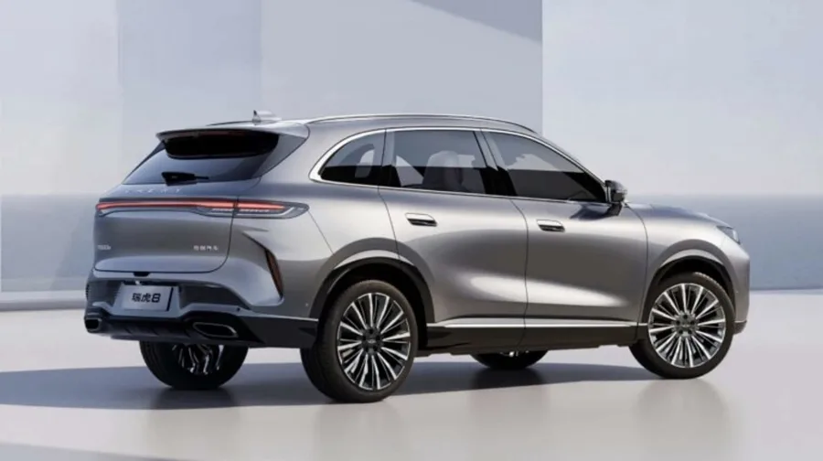 Com 4,75 m de comprimento e entre-eixos de 2,83 m, o SUV cresceu em quase todas as medidas e promete mais espaço para ocupantes.