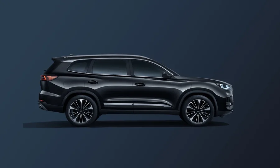 O consumo é de 11,8 km/l na cidade e 11,3 km/l na estrada, com autonomia total de 708 km. A bateria de 19,3 kWh garante economia e pode ser recarregada em tomadas de 7 kW, mantendo a proposta ecológica sem comprometer o desempenho.